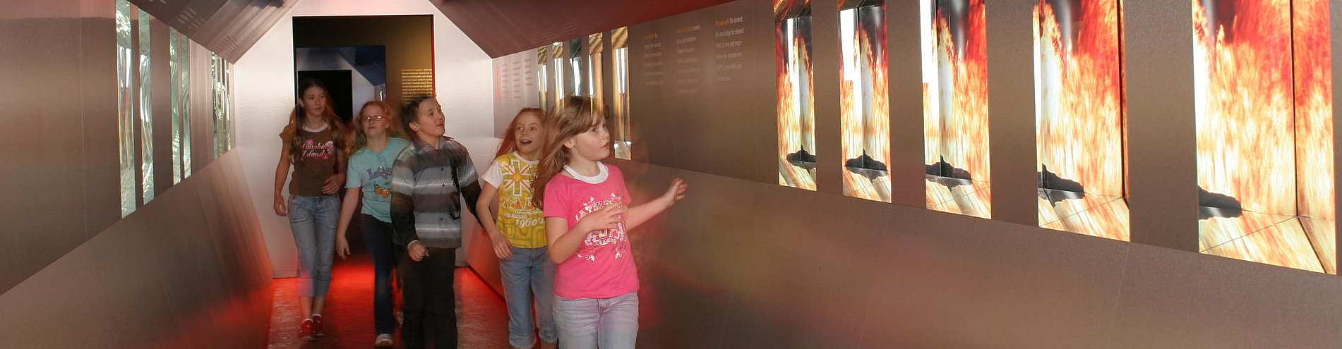 Ferrodrom - Multimedia Installaion" Feuer" (Foto: Weltkulturerbe Völklinger Hütte/O. Juchelka) Ferrodrom - Multimedia Installaion" Feuer" (Foto: Weltkulturerbe Völklinger Hütte/O. Juchelka)