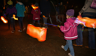 Kinder beim Laternenumzug